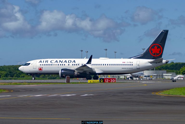 B737 Max-8 Air Canada C-FSLU