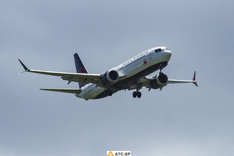 B737 Max-8 Air Canada C-FSNQ