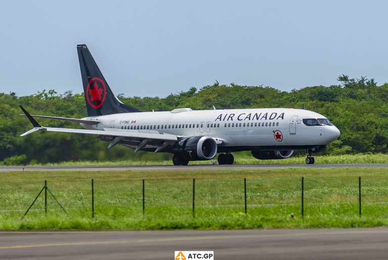 B737 Max-8 Air Canada C-FSNQ