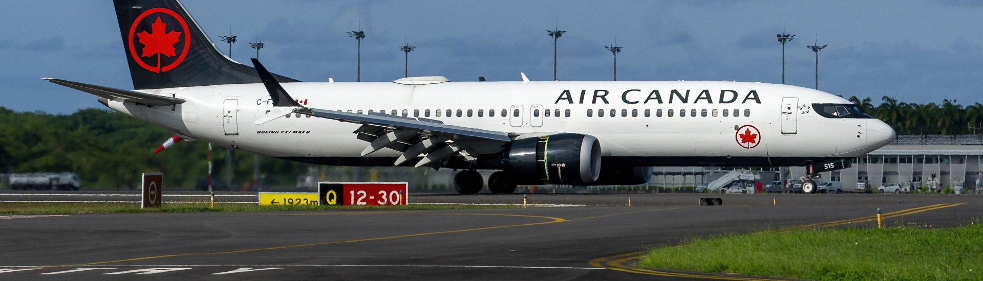 B737 MAX-8 Air Canada C-FSNQ