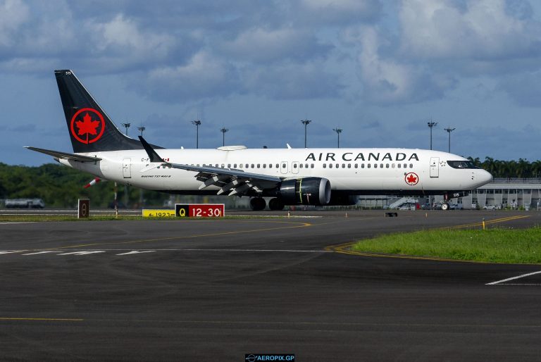 B737 Max-8 Air Canada C-FSNQ