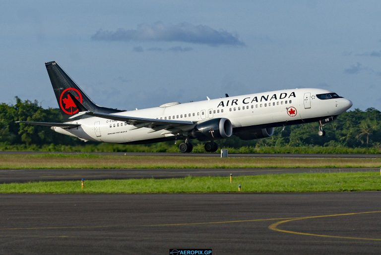 B737 Max-8 Air Canada C-FSNQ