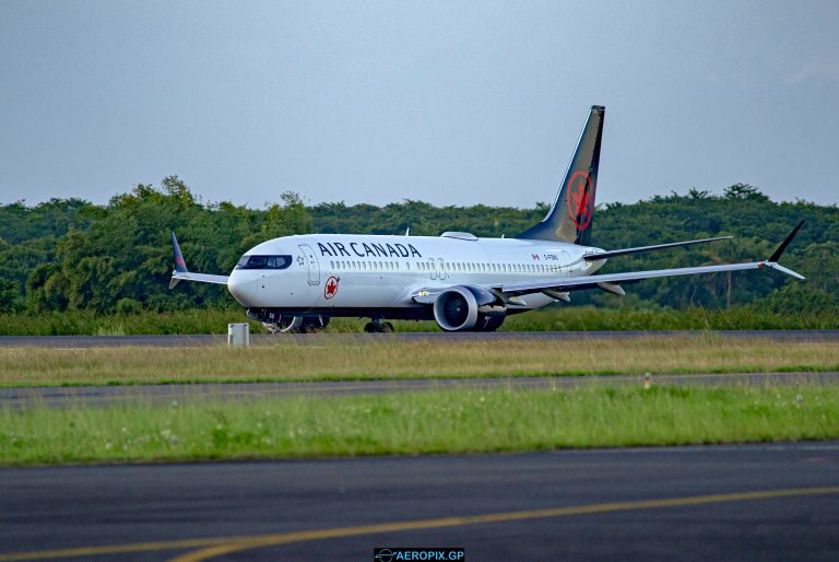 B737 Max-8 Air Canada C-FSNU