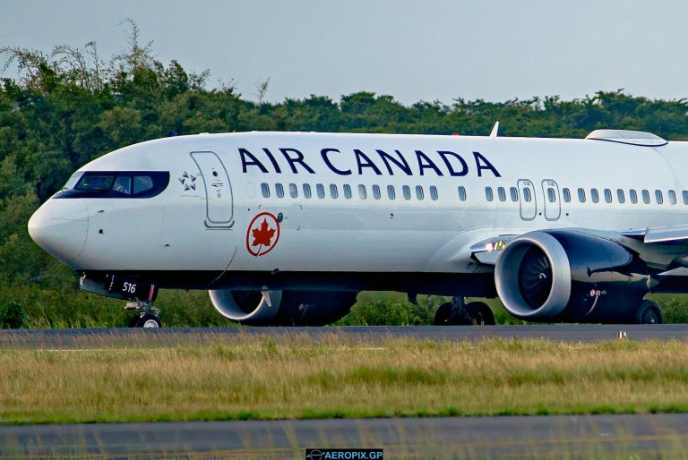 B737 Max-8 Air Canada C-FSNU