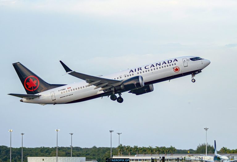 B737 Max-8 Air Canada C-FSNU