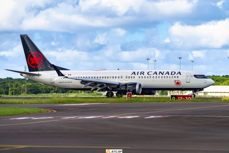 B737 Max-8 Air Canada C-FSOC