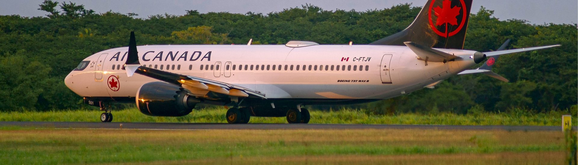 B737 MAX-8 Air Canada C-FTJV