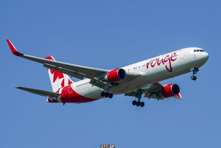 B767-300ER Air Canada Rouge C-FMLV