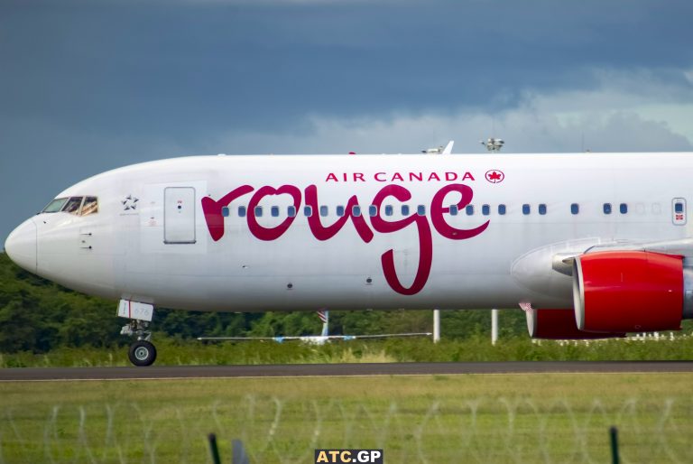 B767-300ER Air Canada Rouge C-FMLV