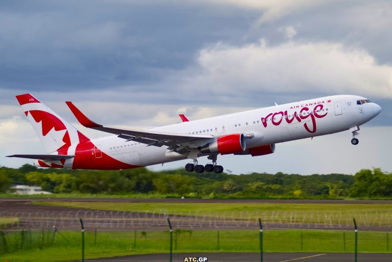 B767-300ER Air Canada Rouge C-FMLV