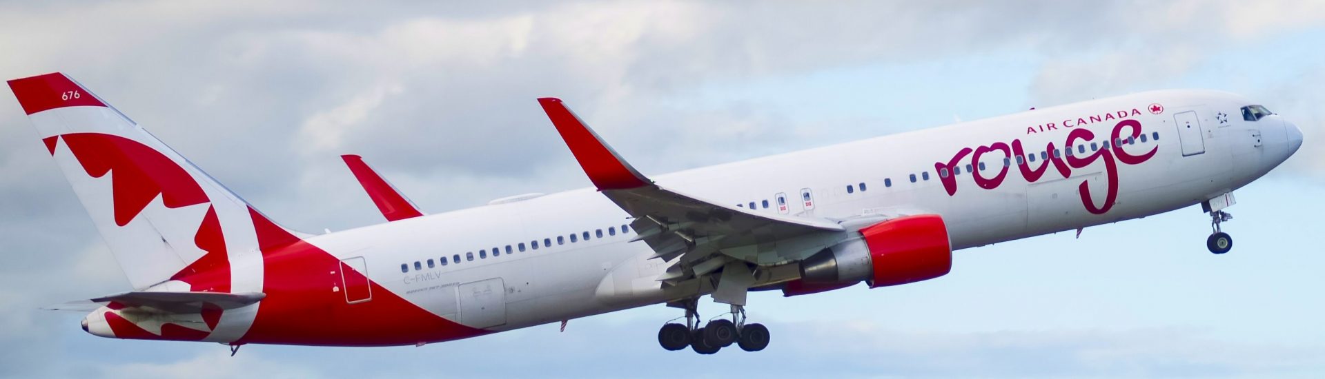 B767-300ER Air Canada Rouge C-FMLV