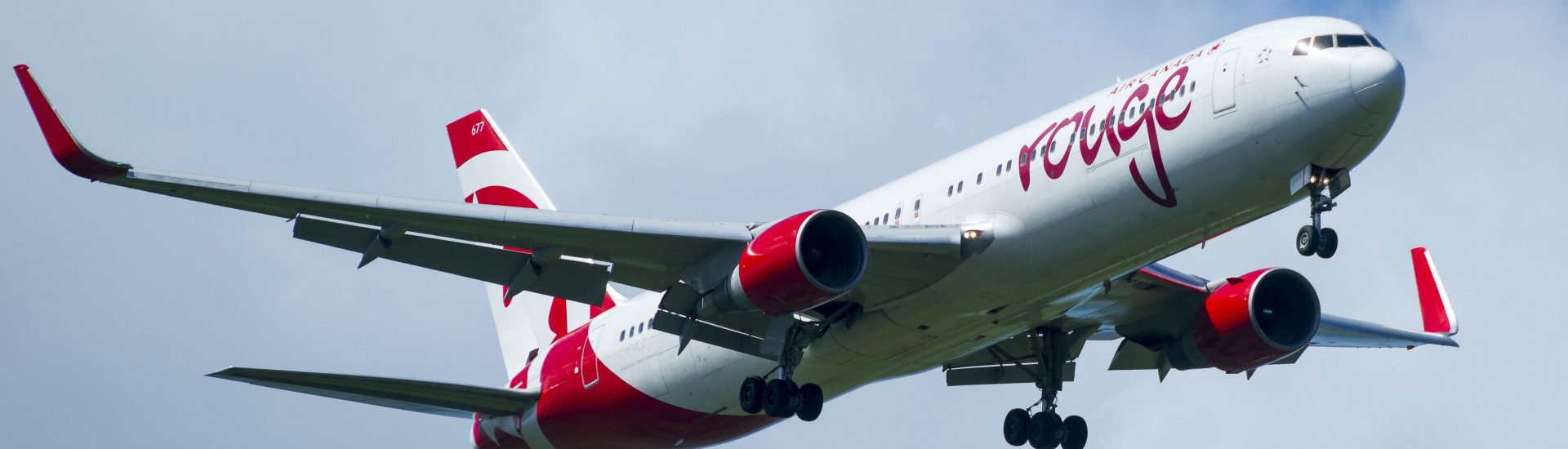 B767-300ER Air Canada Rouge C-FMLZ