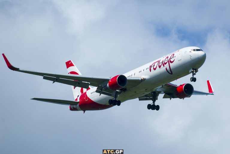 B767-300ER Air Canada Rouge C-FMLZ