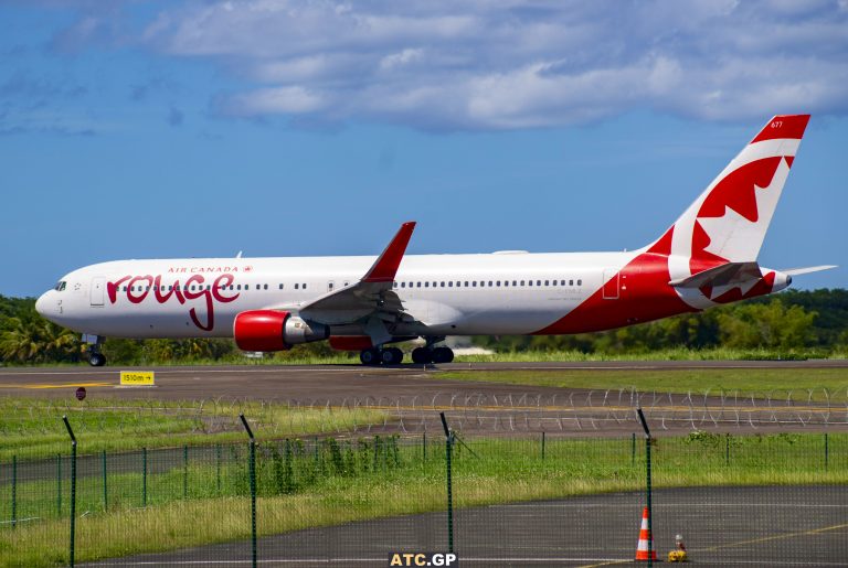 B767-300ER Air Canada Rouge C-FMLZ