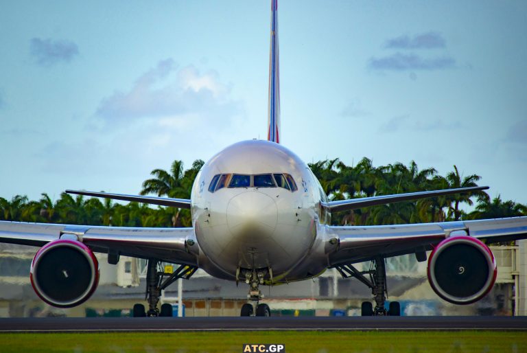 B767-300ER Air Canada Rouge C-FMWY