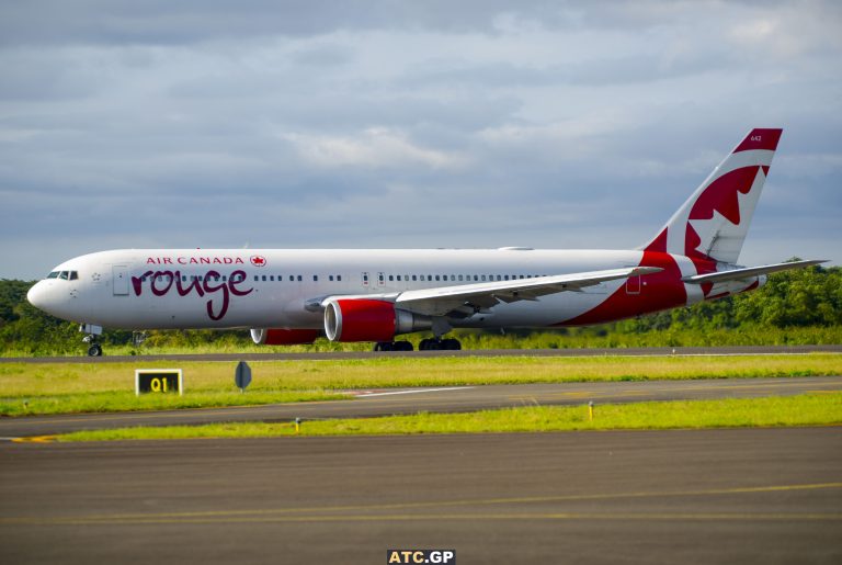 B767-300ER Air Canada Rouge C-GSCA