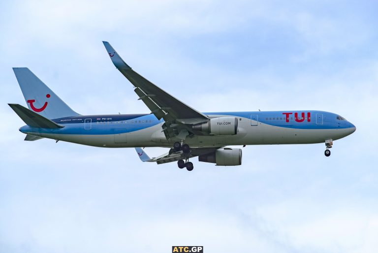 B767-300ER TUI PH-OYI