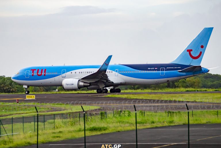 B767-300ER TUI PH-OYI