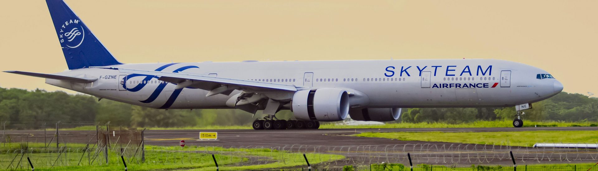 B777-300ER Air France F-GZNE