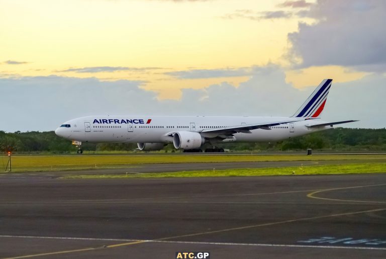 B777-300ER Air France F-GZNL