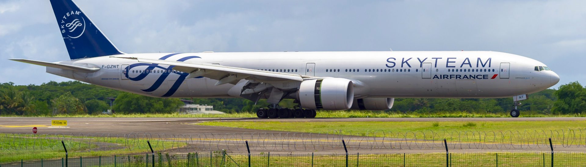 B777-300ER Air France F-GZNT