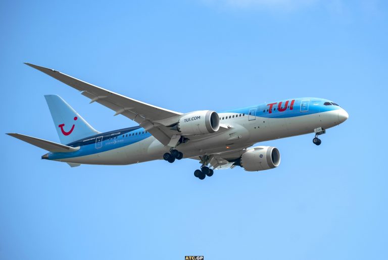 B787-8 TUI OO-LOE