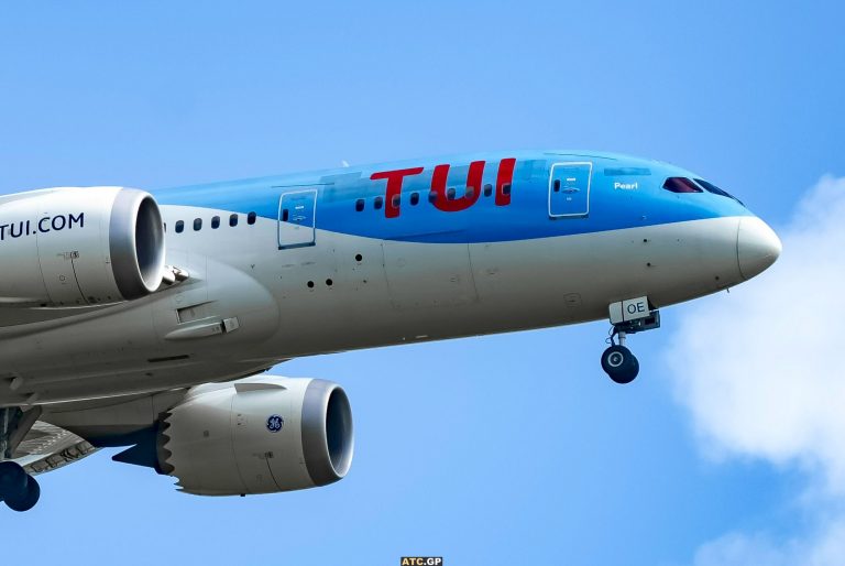 B787-8 TUI OO-LOE