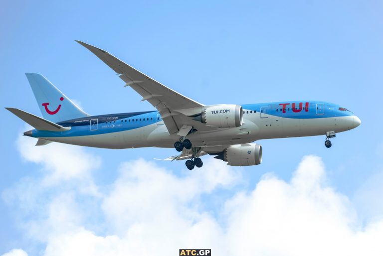 B787-8 TUI OO-LOE