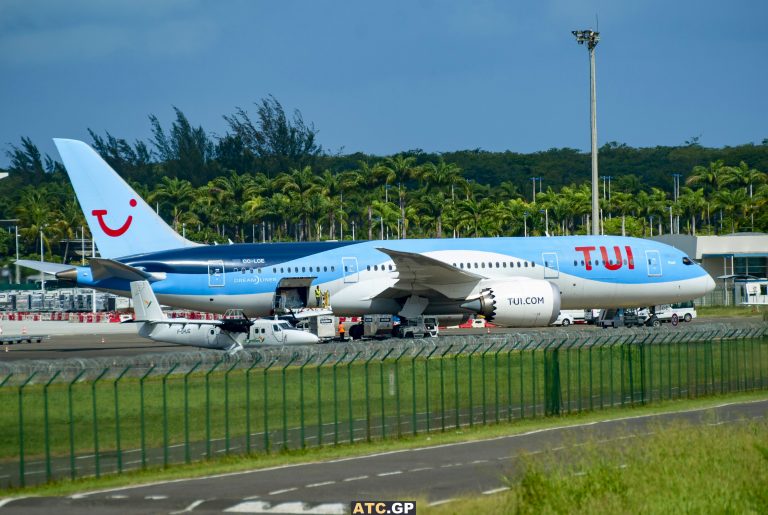 B787-8 TUI OO-LOE