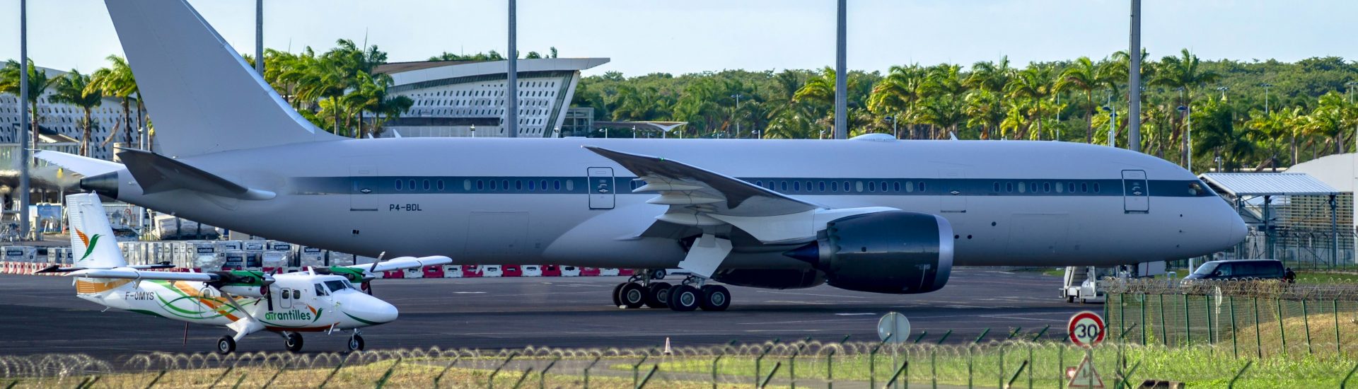 B787-8BBJ Global Jet P4-BDL