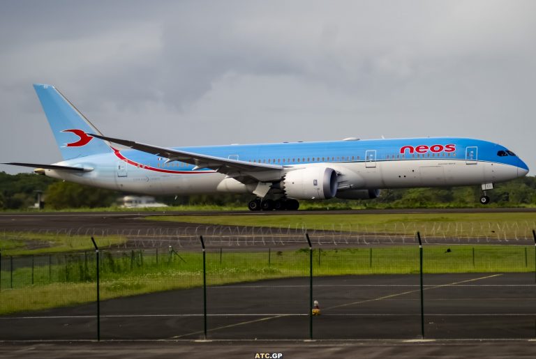 B787-9 Neos EI-NEU