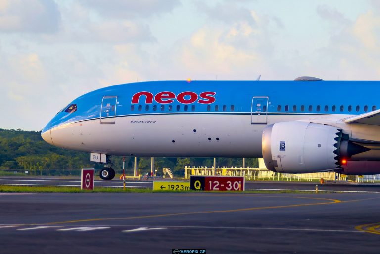 B787-9 Neos EI-NEU