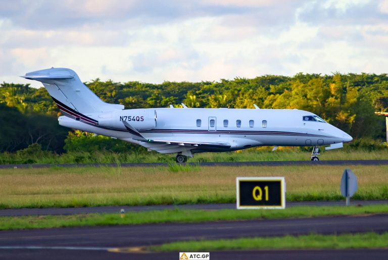 BD-100-1A10 NetJets N754QS