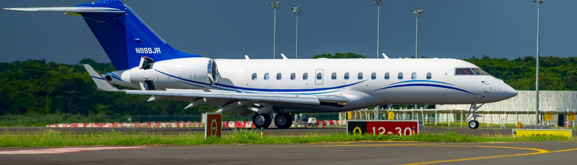 Global 5000 Solairus Aviation N989JR