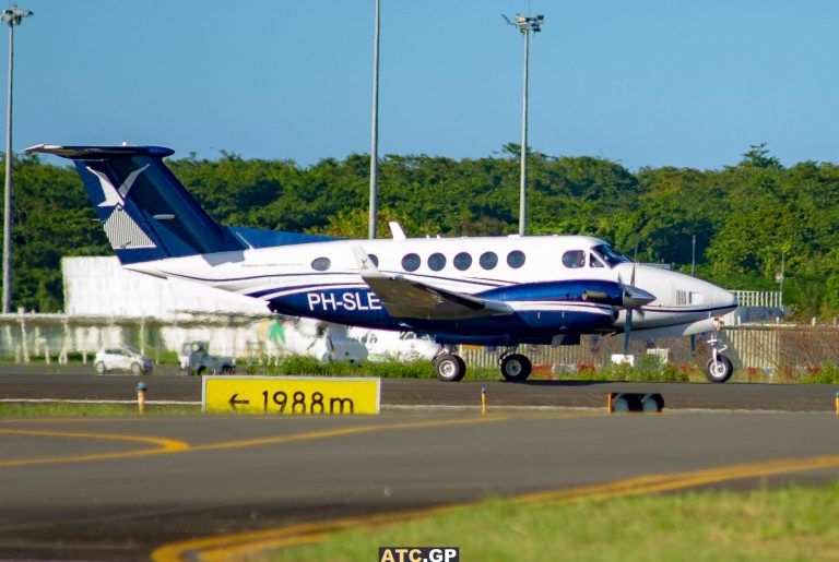 Beechcraft B200 PH-SLE