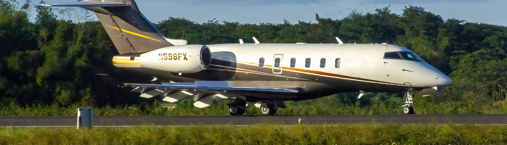 Challenger 350 Flexjet N598FX