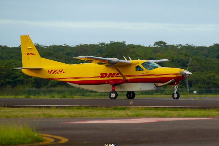 Cessna 208B DHL N962HL