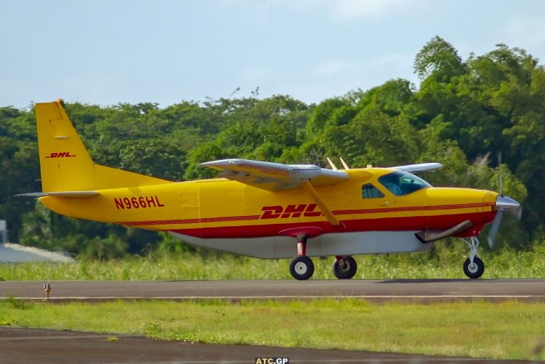 Cessnal 208B DHL N966HL