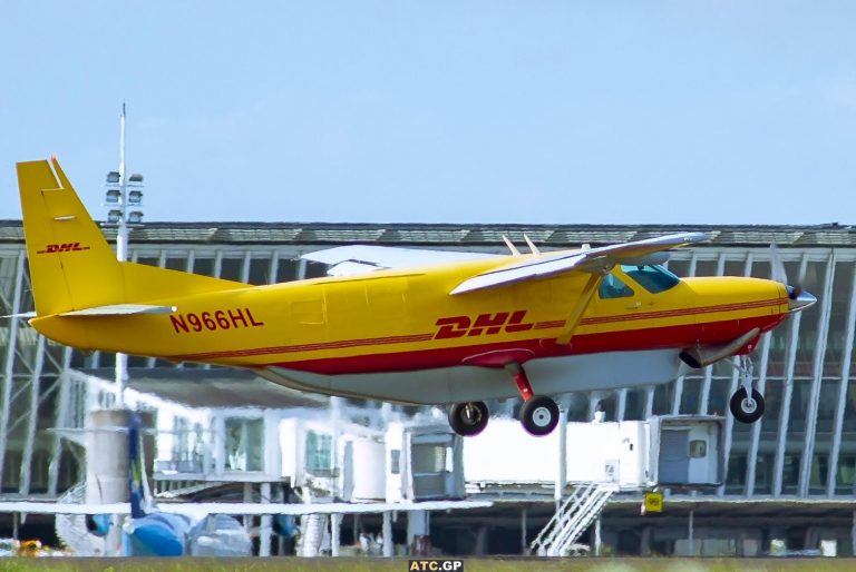 Cessnal 208B DHL N966HL