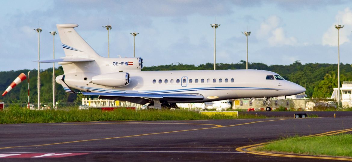 Falcon 7X Jet Pool OE-IPW