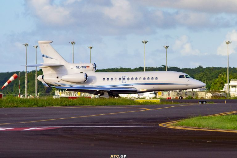 Dassault 7X Jet Pool OE-IPW