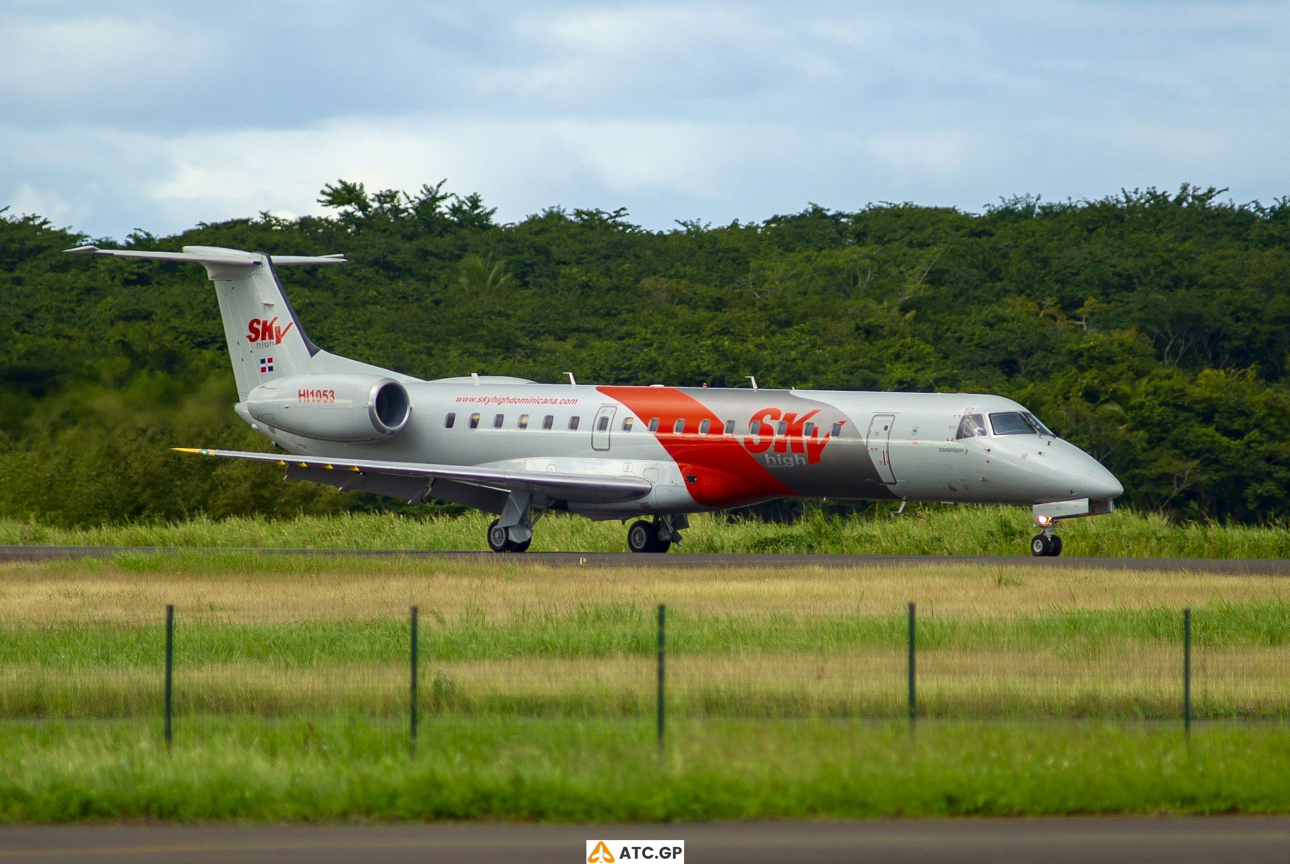 ERJ-145LR Sky High HI1053