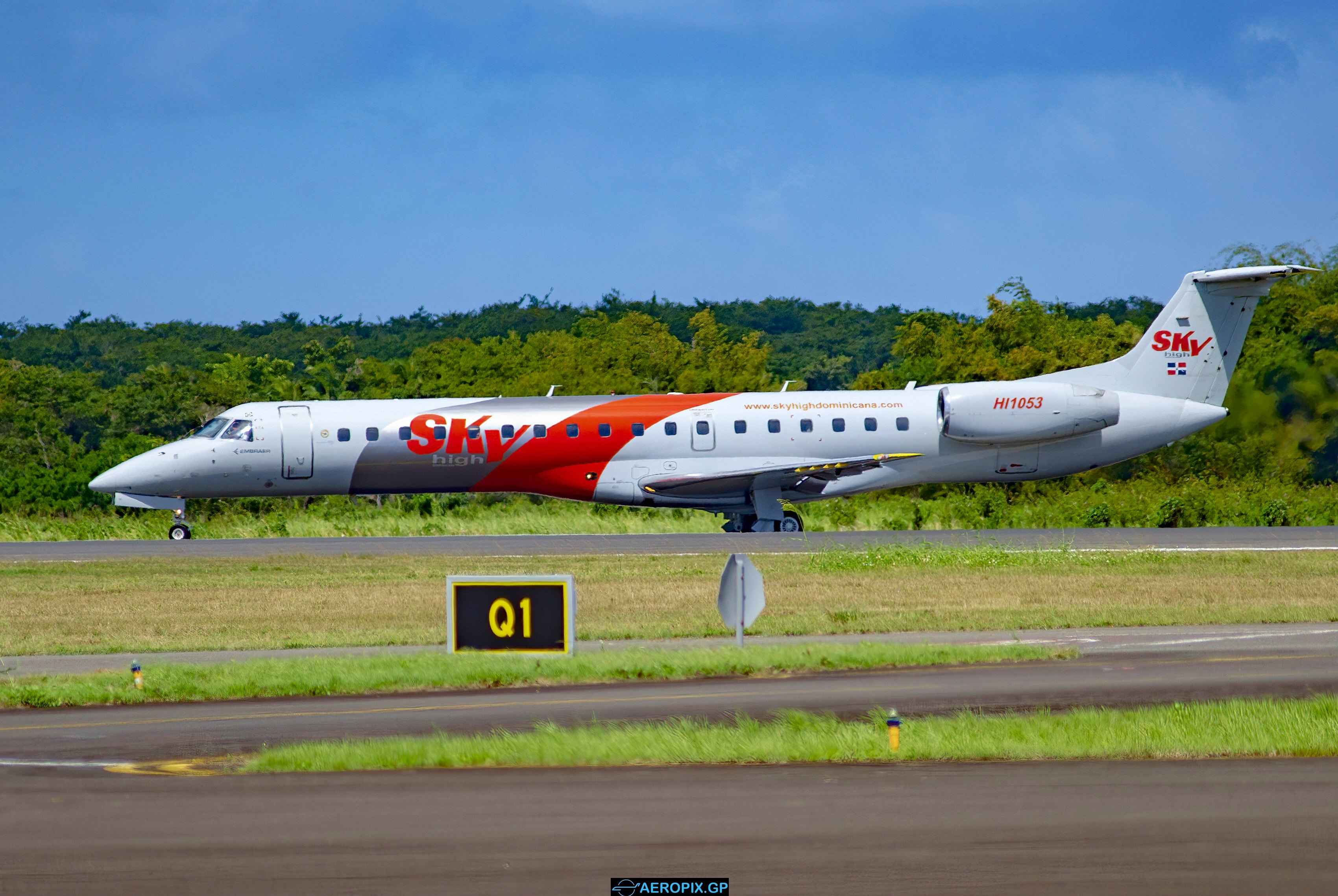 ERJ-145LR Sky High HI1053