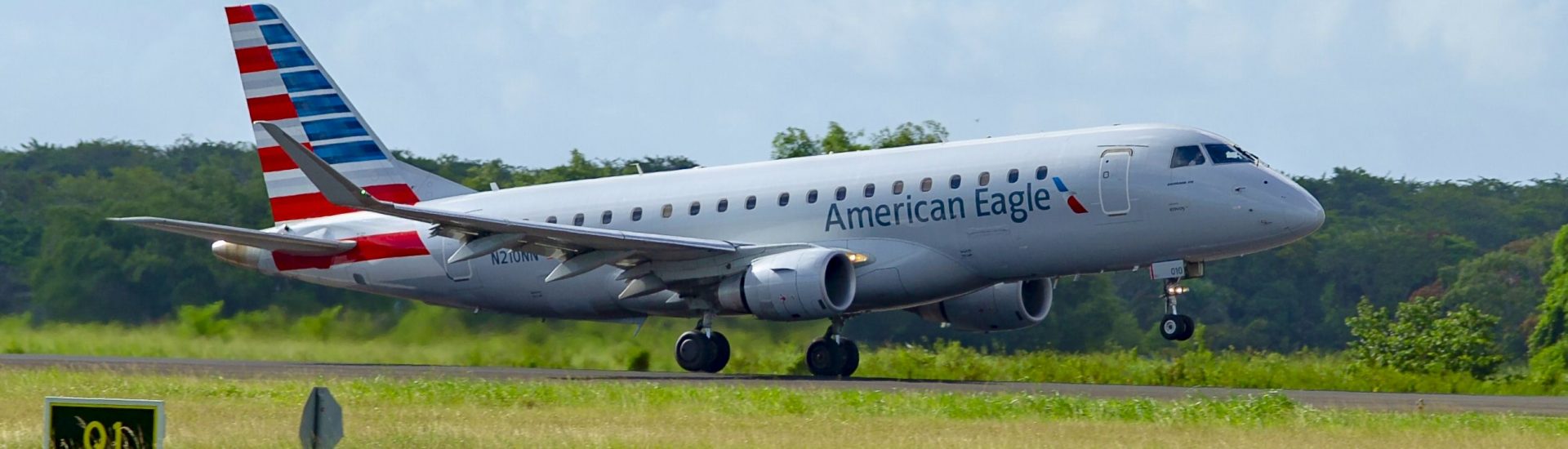 ERJ-175LR American Eagle N210NN