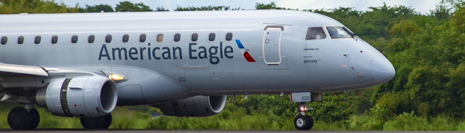 ERJ-175LR American Eagle N220NN