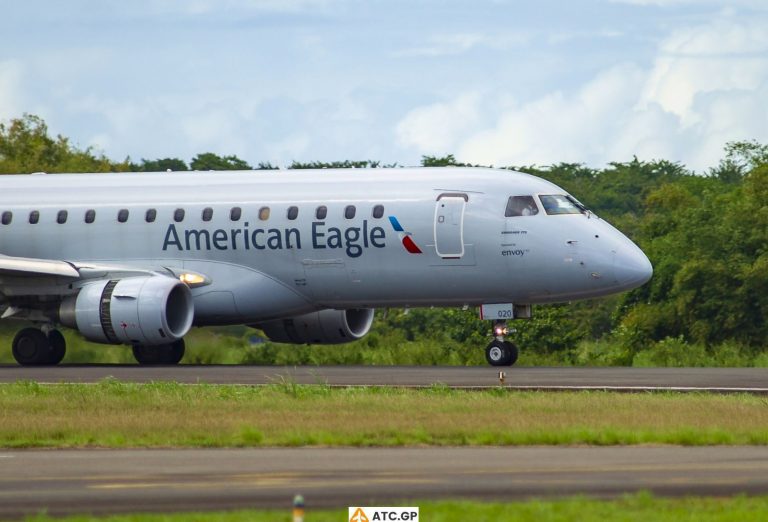 ERJ-175LR American Eagle N220NN