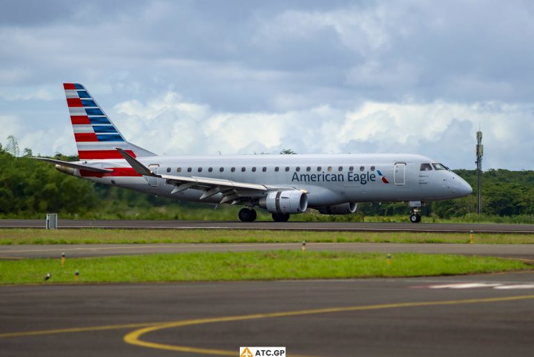 ERJ-175LR American Eagle N220NN