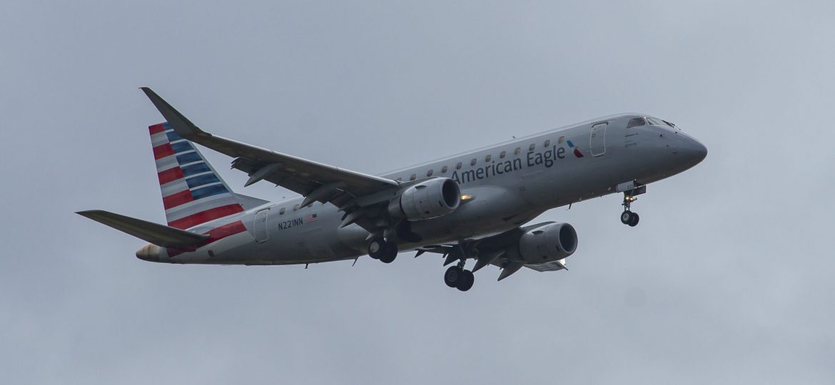 ERJ-175LR American Eagle N221NN