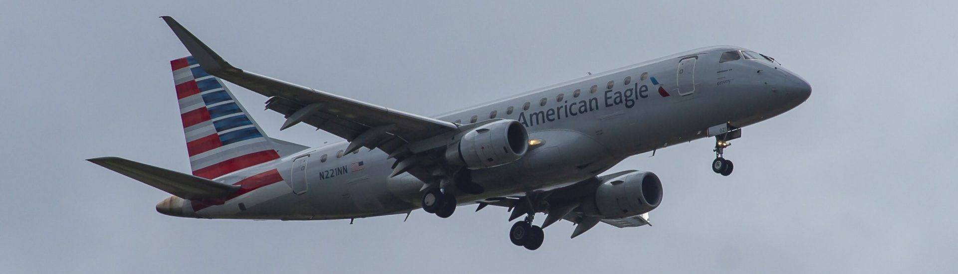 ERJ-175LR American Eagle N221NN