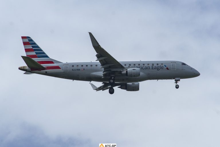 ERJ-175LR American Eagle N221NN